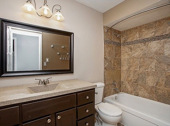 4th image of 521 Willowcreek Ct