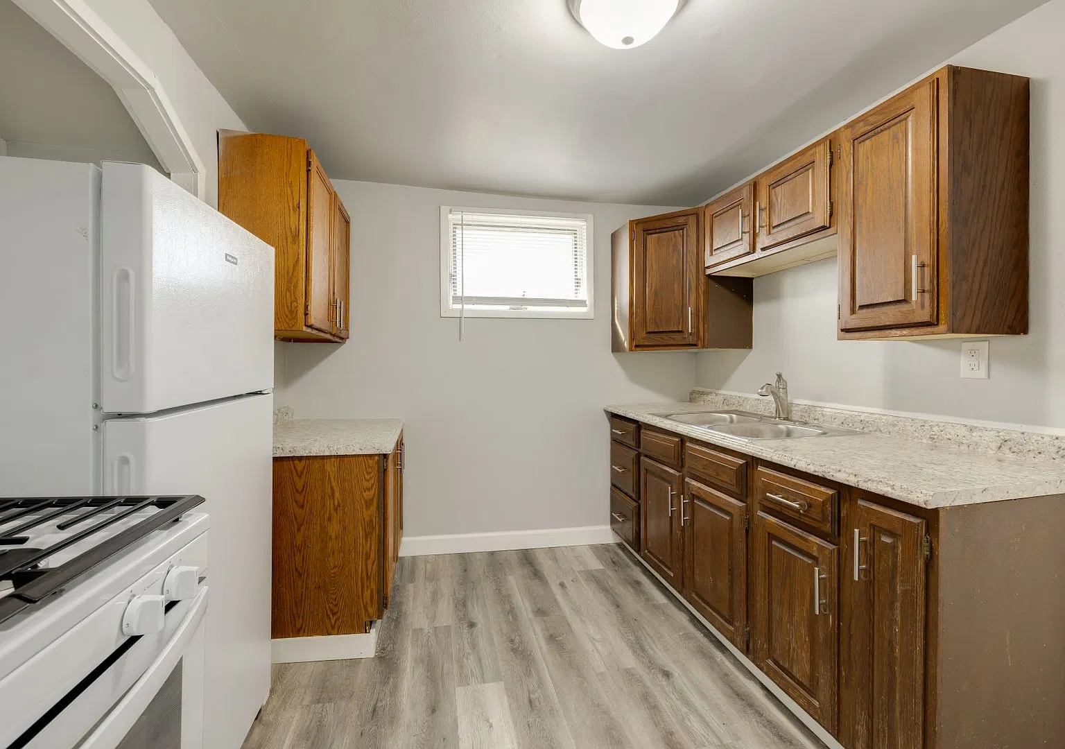 231 W Follett St — Photo 4