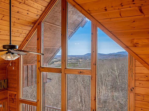 4th image of 1549 Bears Den Way