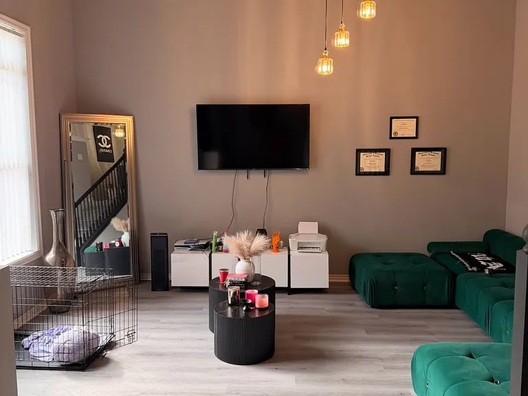 17 Fuller Cir — Photo 1