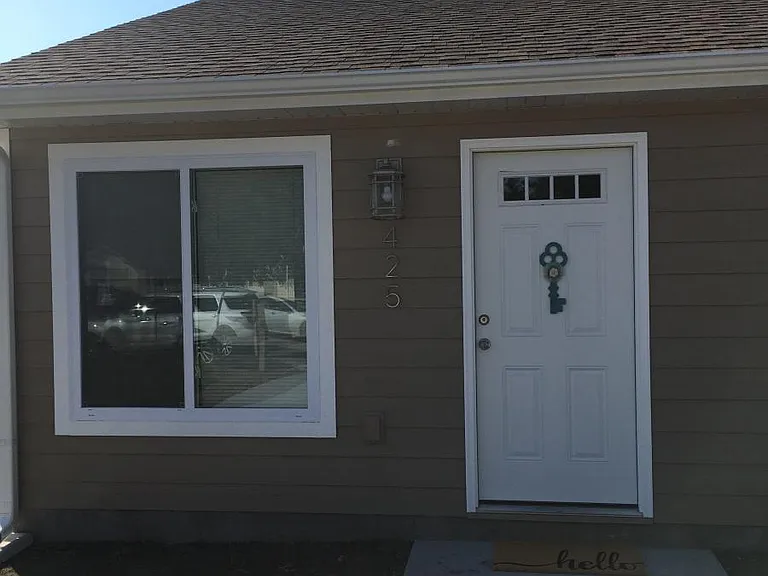 425 Hazel Ct — Photo 1