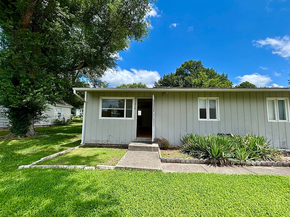 1st image of 818 Elm St