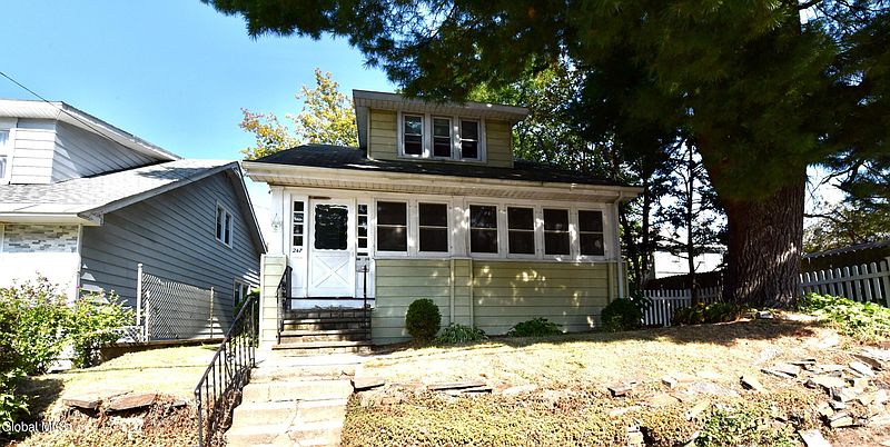 2nd image of 247 Robinson Street