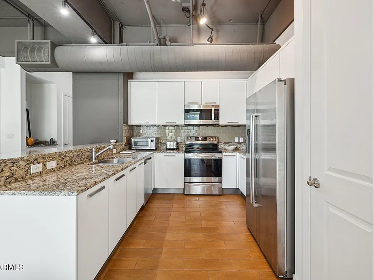 1 E Lexington Ave #302 — Photo 11