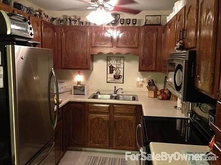 Kitchen : Refurbished Cabinets and Stainless Steel Appliances. New ceiling fan installed.