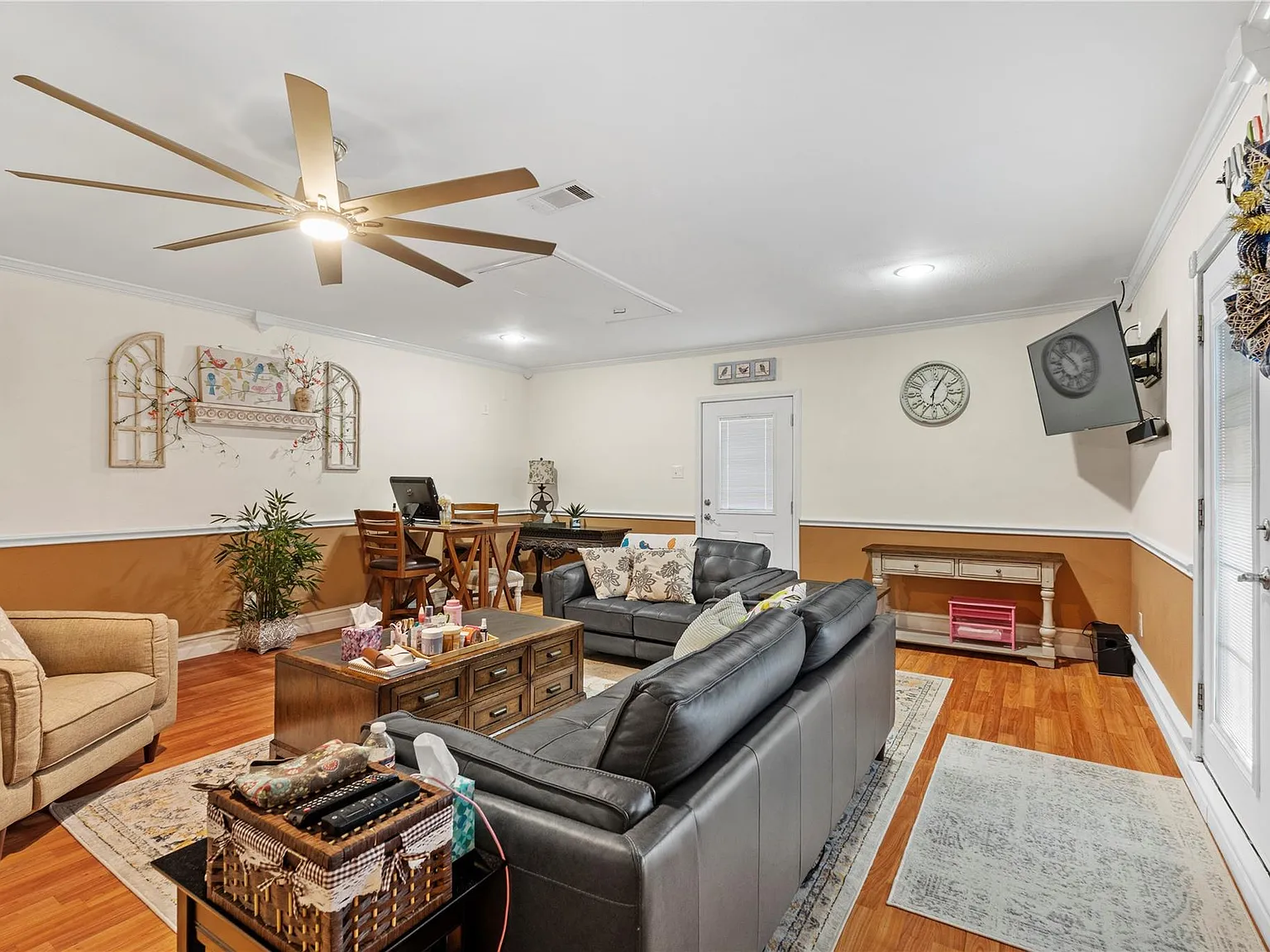 3 bed, 2156 sqft, $2,600 — Photo 4