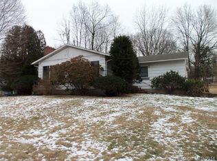 813 Congdon St W, Middletown, CT 06457