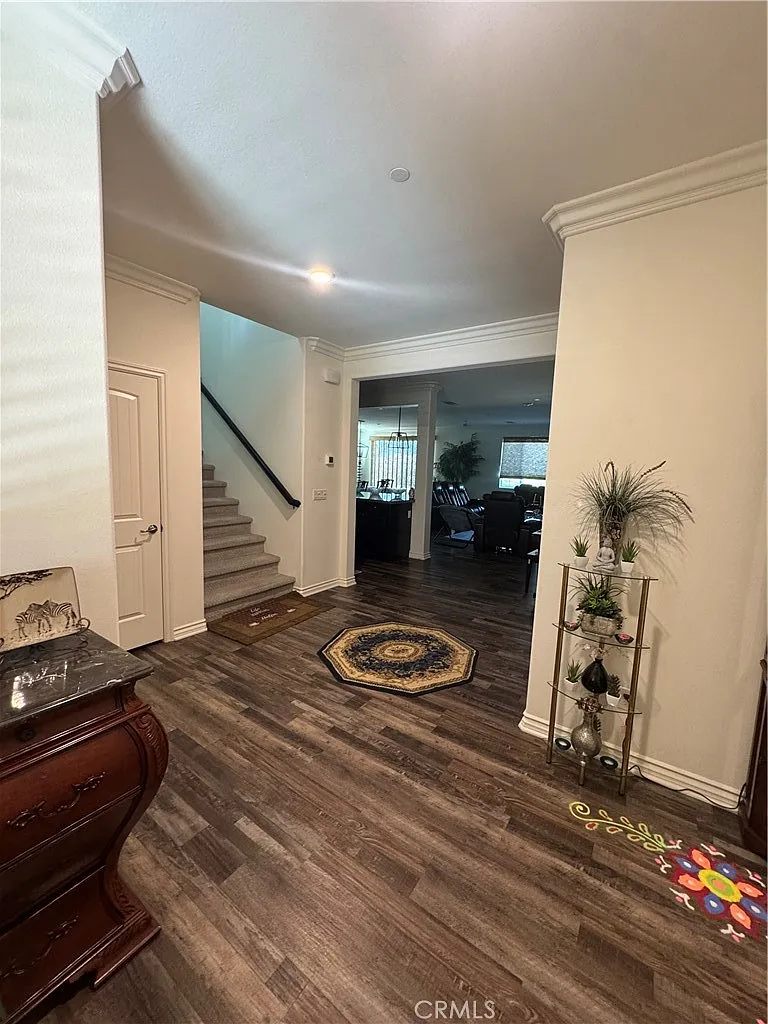 6 bed, 4.5 bath, 4125 sqft, $6,000 — Photo 2