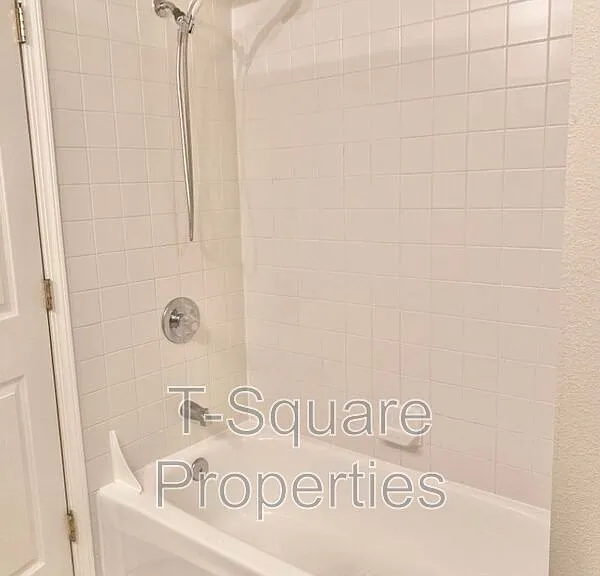9525 NE 180th St #303 — Photo 11