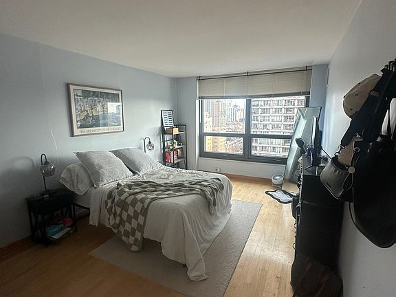 5th image of 2020 N Lincoln Park W APT 12K