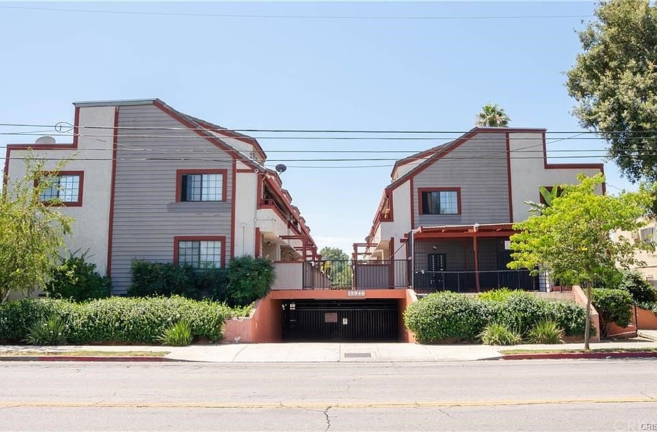 1st image of 15946 Vanowen St Unit 206