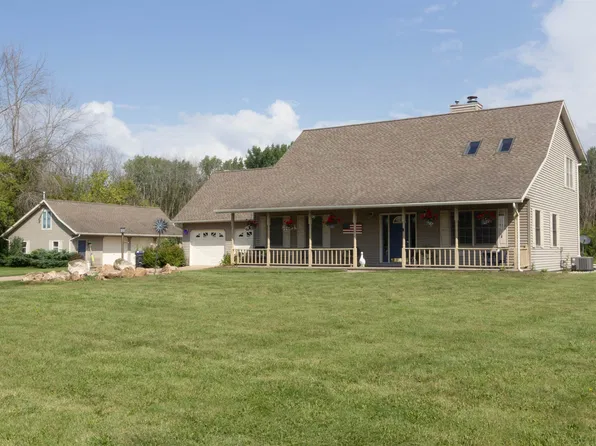 7950 Broadway Rd, Omro, WI 54963