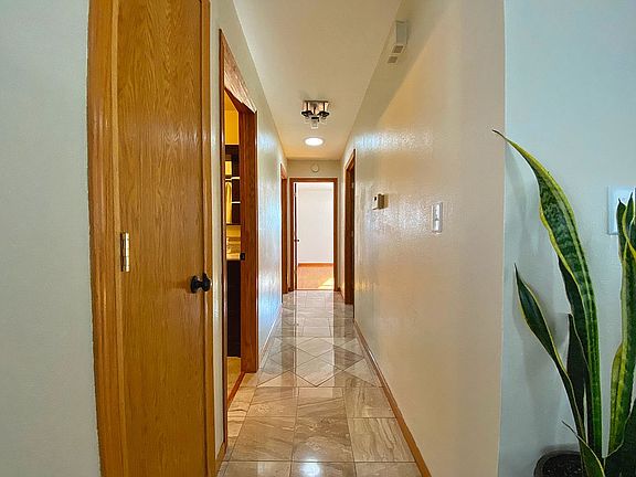 3rd image of 6115 Thorncrest Dr