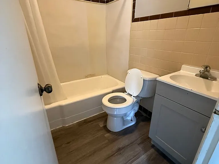 815 Crescent Dr — Photo 3