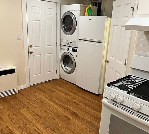 4th image of 127-129 Maxfield St #127