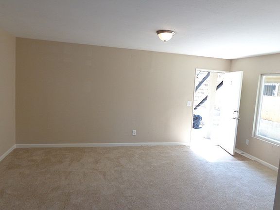4th image of 4225 Menlo Ave APT 1