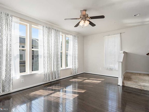 2nd image of 116 Nandina Ln
