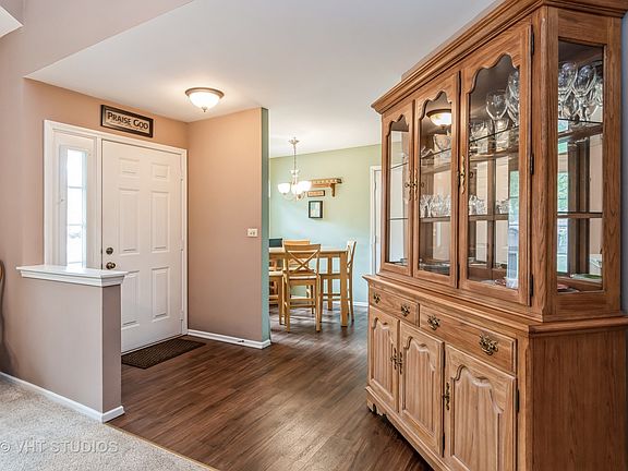 2nd image of 30W009 Cedar Ct