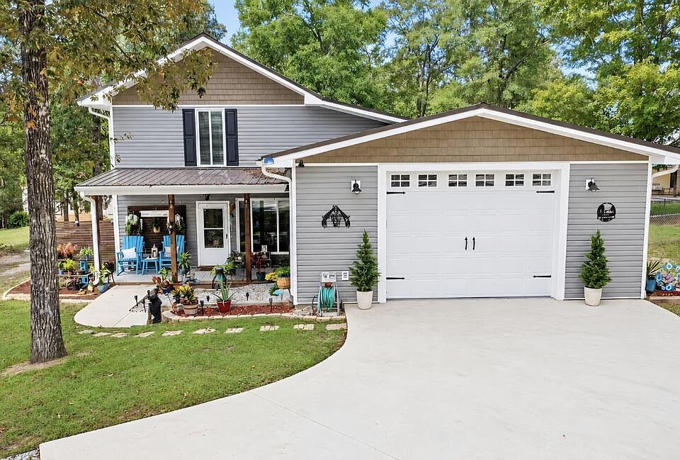 1st image of 220 Arrowhead Ln