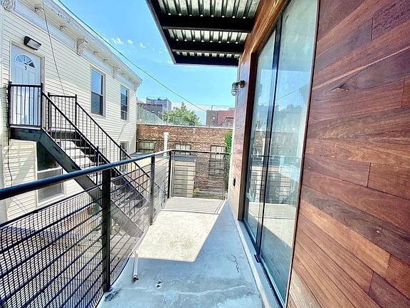4th image of 315 Franklin Ave #2RR