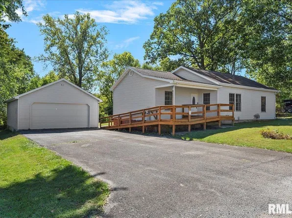 204 E Blackburn St, Riverton, IL 62561