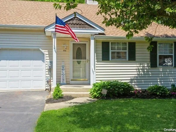 541 Race Place #541, Oakdale, NY 11769