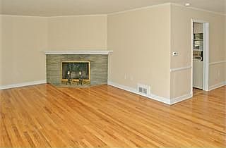 3rd image of 17 Townsend Dr