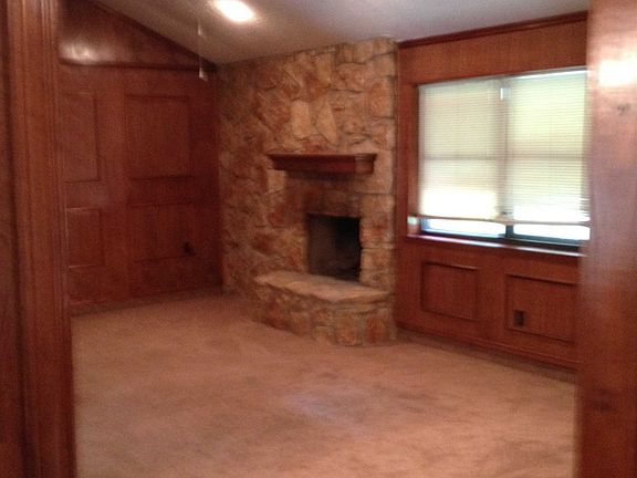 3rd image of 1200 Marlborough Dr