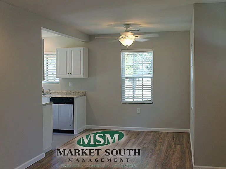 1407 Hendry Ave — Photo 4