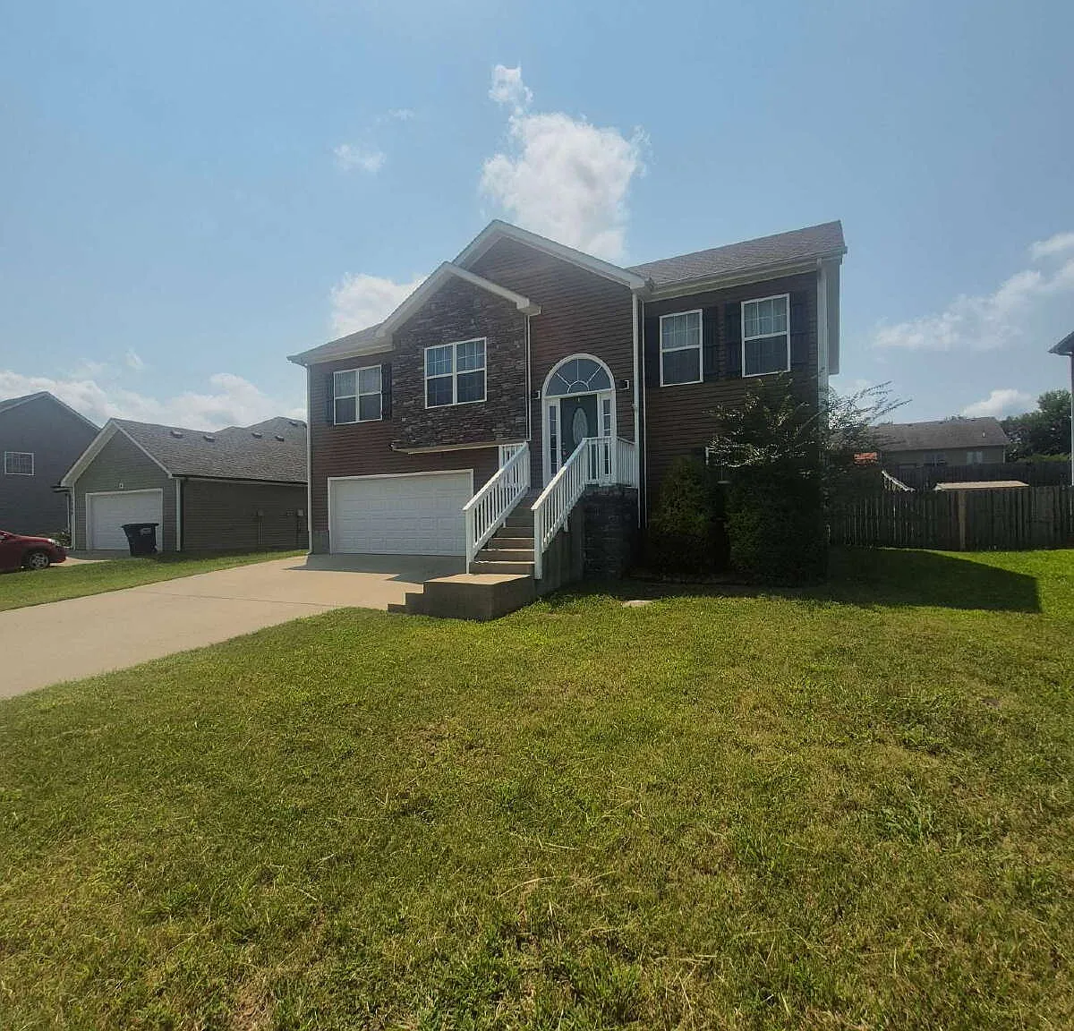 4 bed, 3.0 bath, 2110 sqft, $2,000 — Photo 3