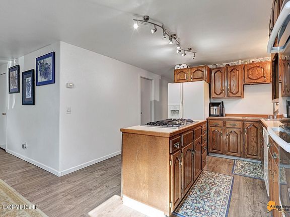3rd image of 1607 Summit View St