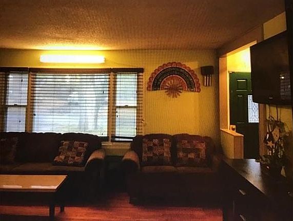 3rd image of 8105 E 91st Ter