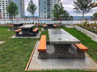 900 Carnarvon St #2709, New Westminster, BC V3M0N6