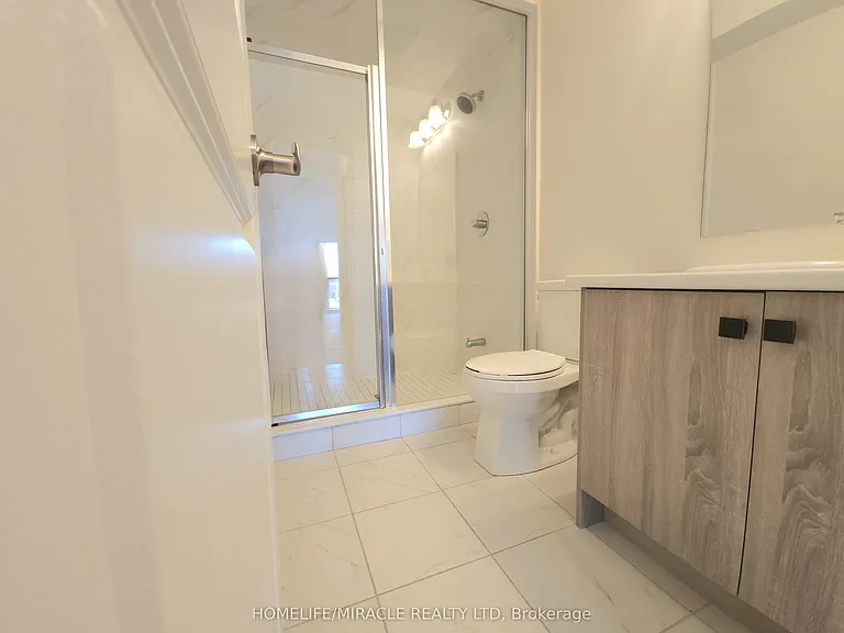 585 Colborne St E — Photo 31