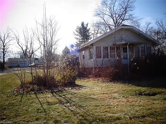 2nd image of 1868 Oakes Dr