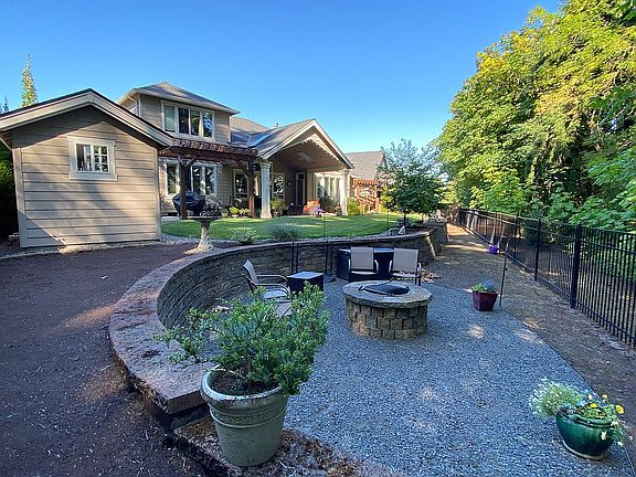 3rd image of 3849 SE Pipers Dr