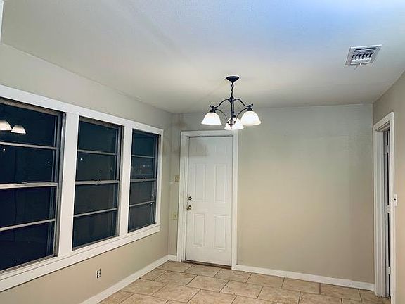 3rd image of 416 Lantana Ln