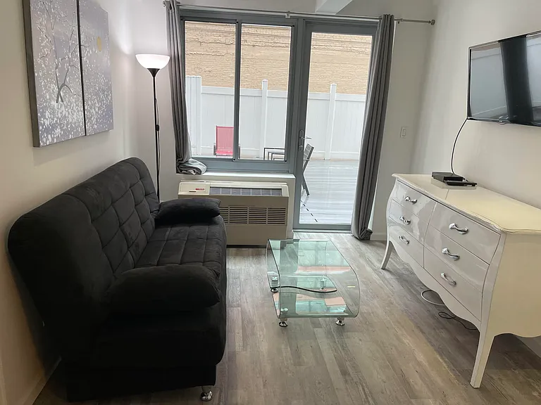 521 W 48th St #2D — Photo 7