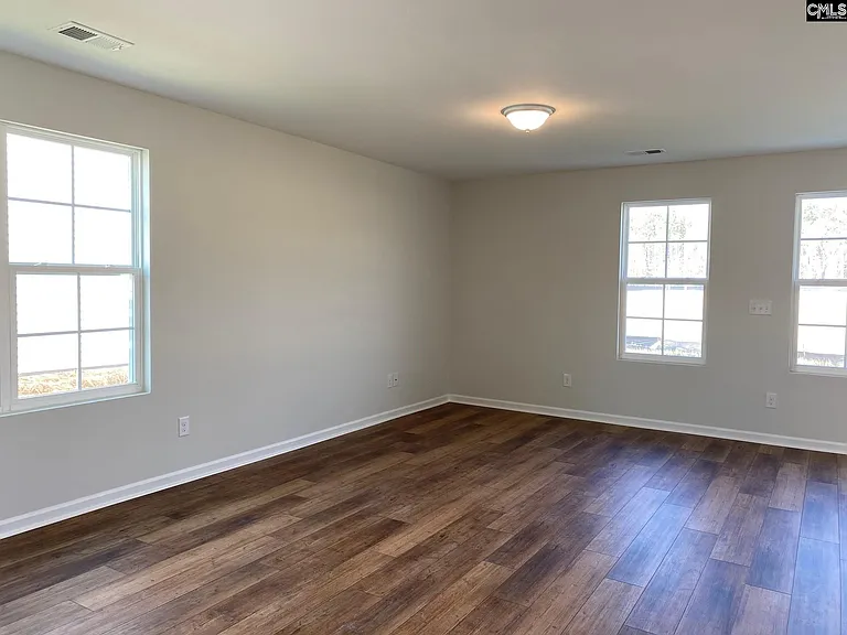 386 Keeble Dr — Photo 3