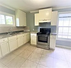 911 Byrne St #7 — Photo 3