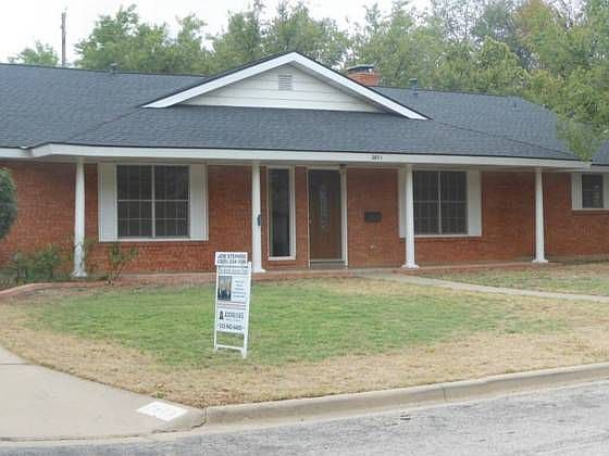 2nd image of 2801 Tanglewood Dr