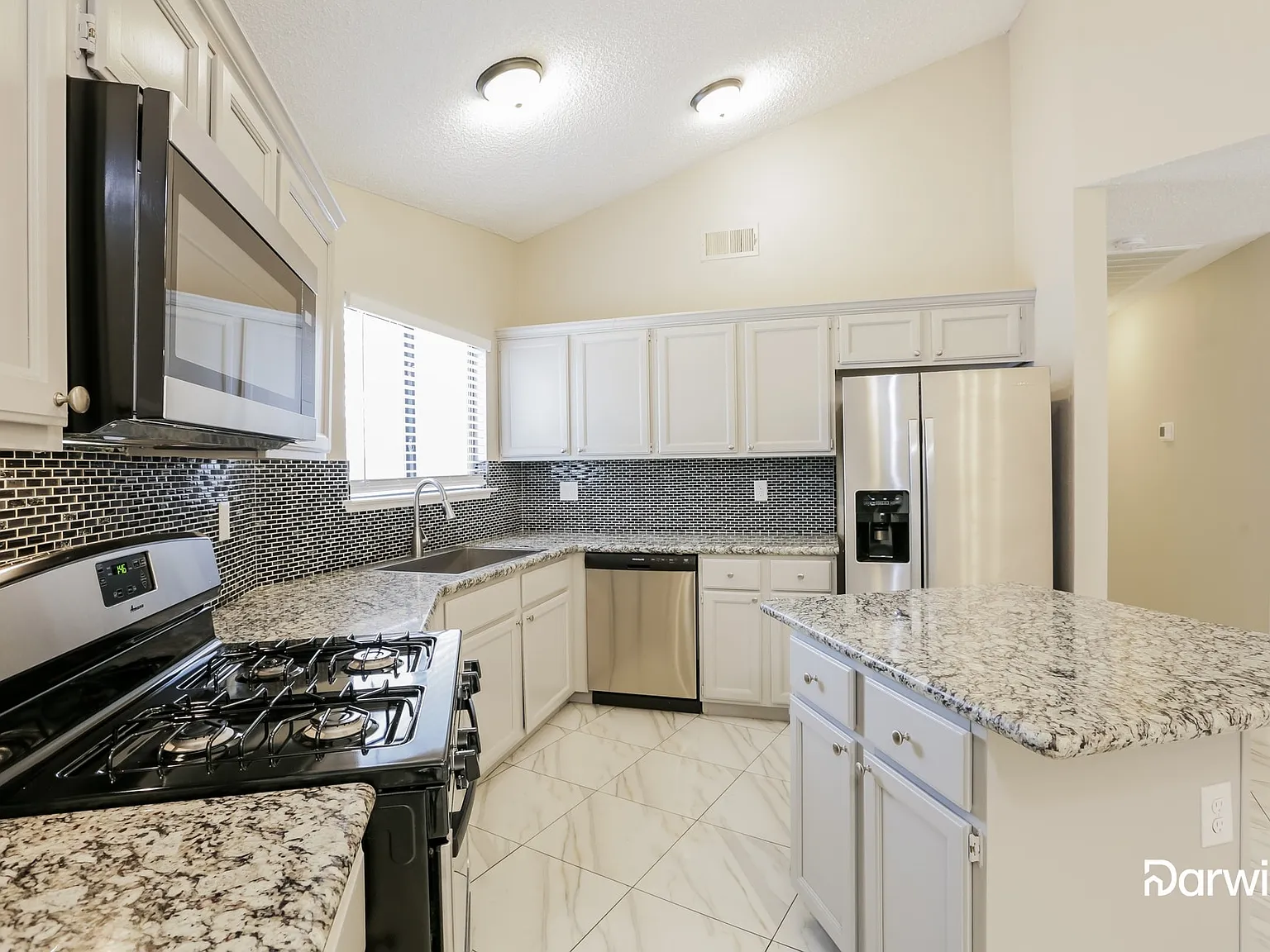 3 bed, 2.0 bath, 1307 sqft, $2,075 — Photo 2
