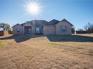 925 Red Rock Rd, Blanchard, OK 73010