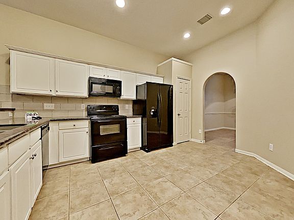 5th image of 3622 Walden Dr