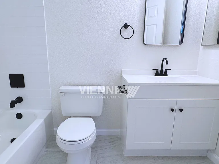 2736 Genesee Dr — Photo 13