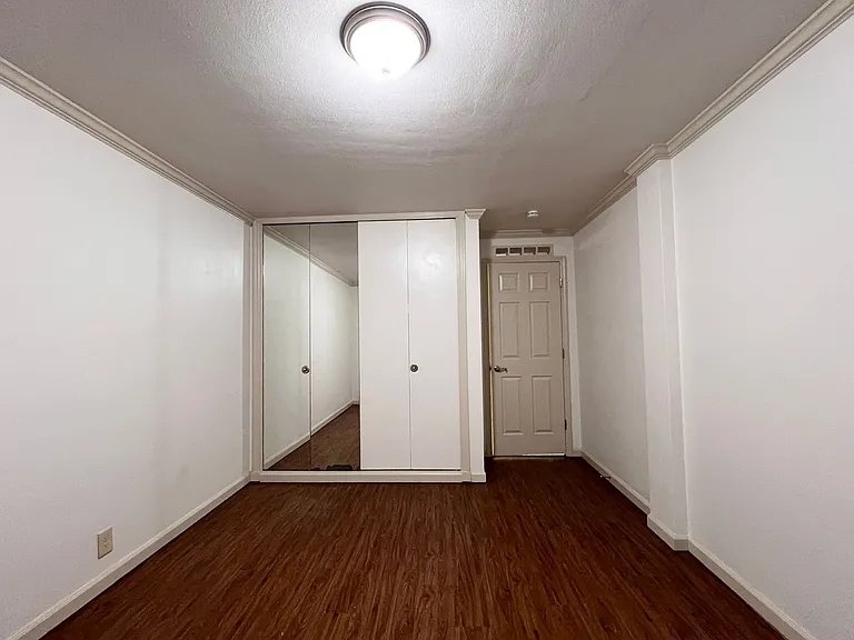 The Envoy Apartments — Photo 21