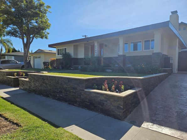 2543 Vuelta Grande Ave