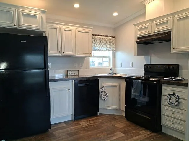 3 bed, 2.0 bath, 912 sqft, $2,125 — Photo 2