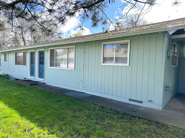 403 S B St, Phoenix, OR 97535