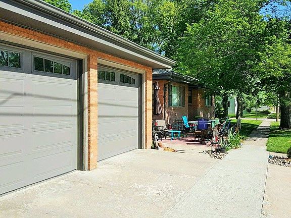Garage /Side yard